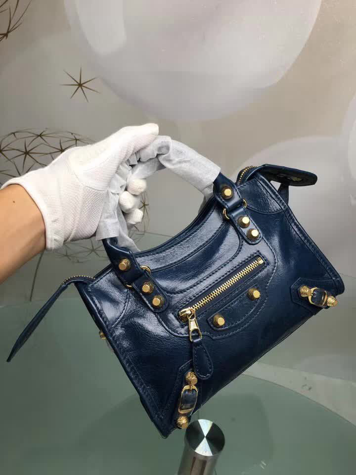 BALENCIAG巴黎世家 義大利進口 原版油蠟頭層牛皮 香皮小銀釘 時尚百搭 手提肩背斜挎包  BL1581